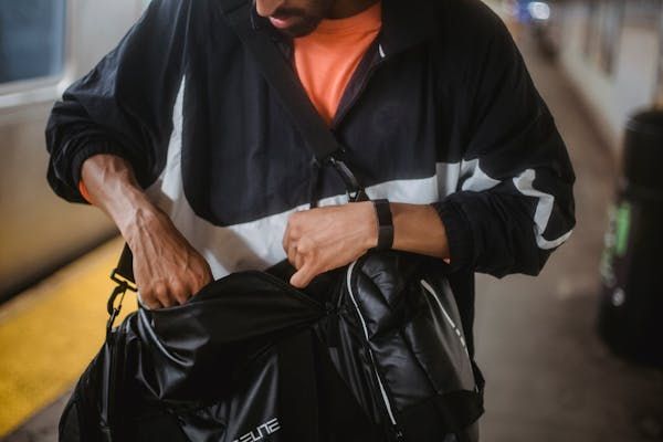 Le sac leone black edition : pratique et élégant pour les sportifs